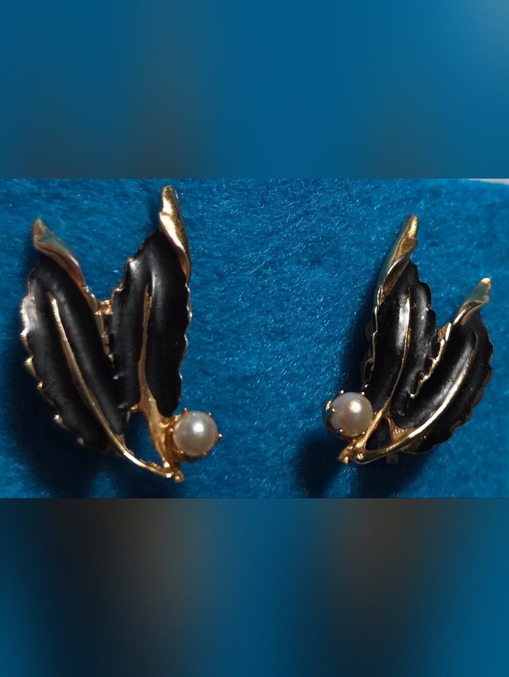 Kramer Pearl Black & Gold Leaves Clip on Earring